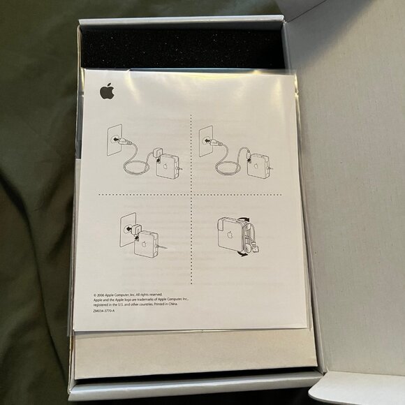 Apple 60W MagSafe Power Adapter for MacBook - Picture 4 of 5